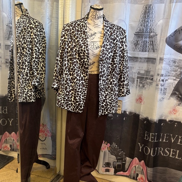 Le Suit Pants - NWT Collections for Le Suit Chocolate and White Pant Suit Set
